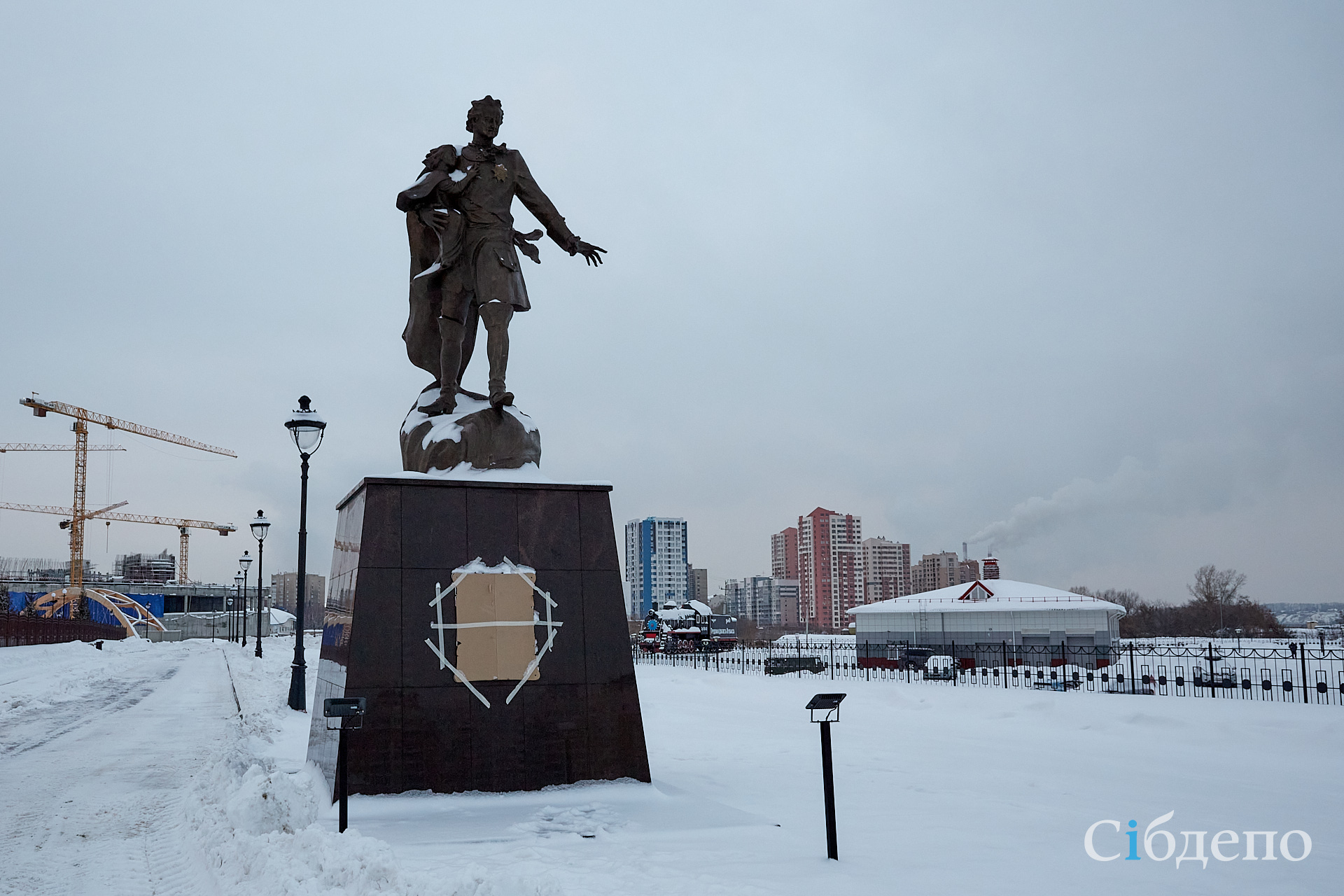 Памятник петру 1 в кемерово фото