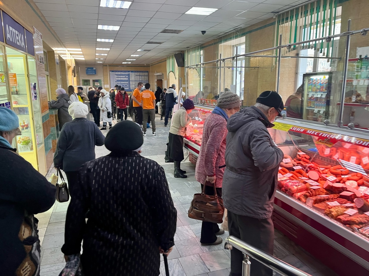 В Минздраве Кузбасса оказались шокированы мясным рынком в поликлинике