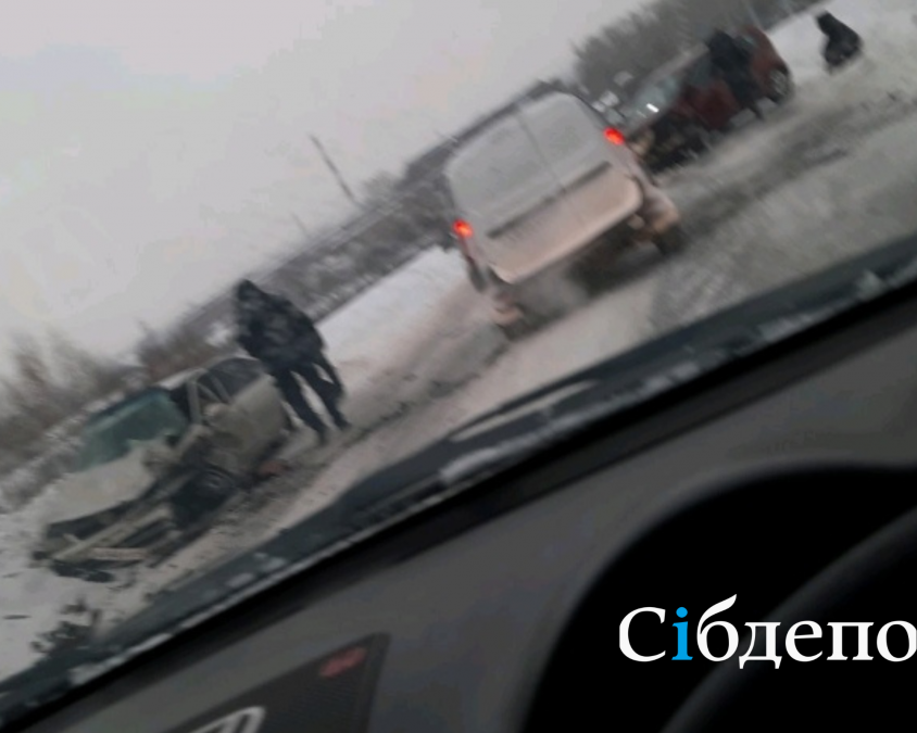В Новокузнецке в жёстком ДТП пострадали два человека