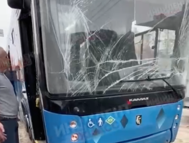 Два автобуса с пассажирами столкнулись на дороге в Кемерове