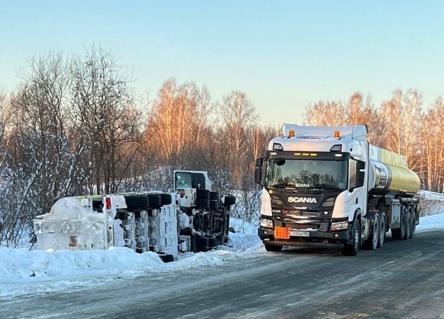 Бензовоз с десятками тонн топлива перевернулся в Кузбассе: первые заявления прокуратуры