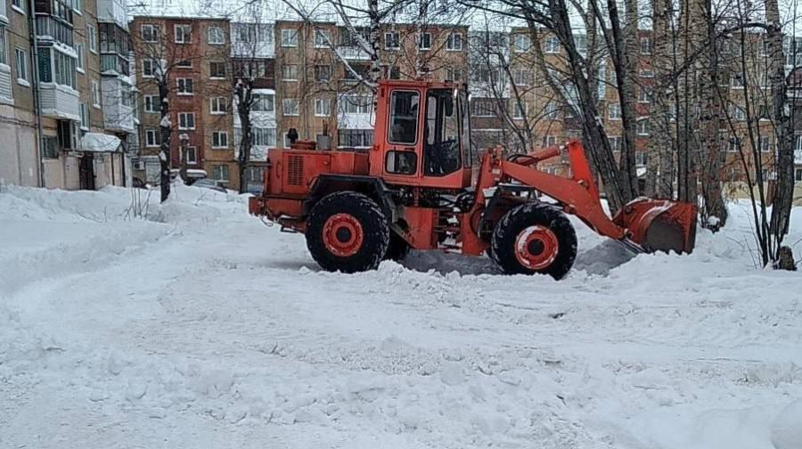 В Кемерове вывезли огромное количества снега