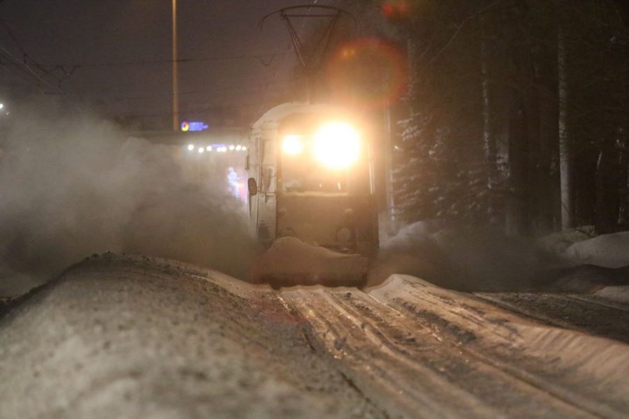 «Возьмите лопаты»: жители Кемерова отчаянно спорят из-за уборки снега в городе