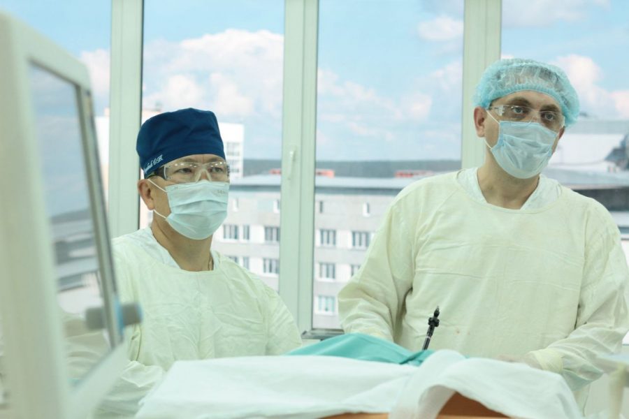В Кузбассе хирурги спасли жизнь стремительно худеющей женщине