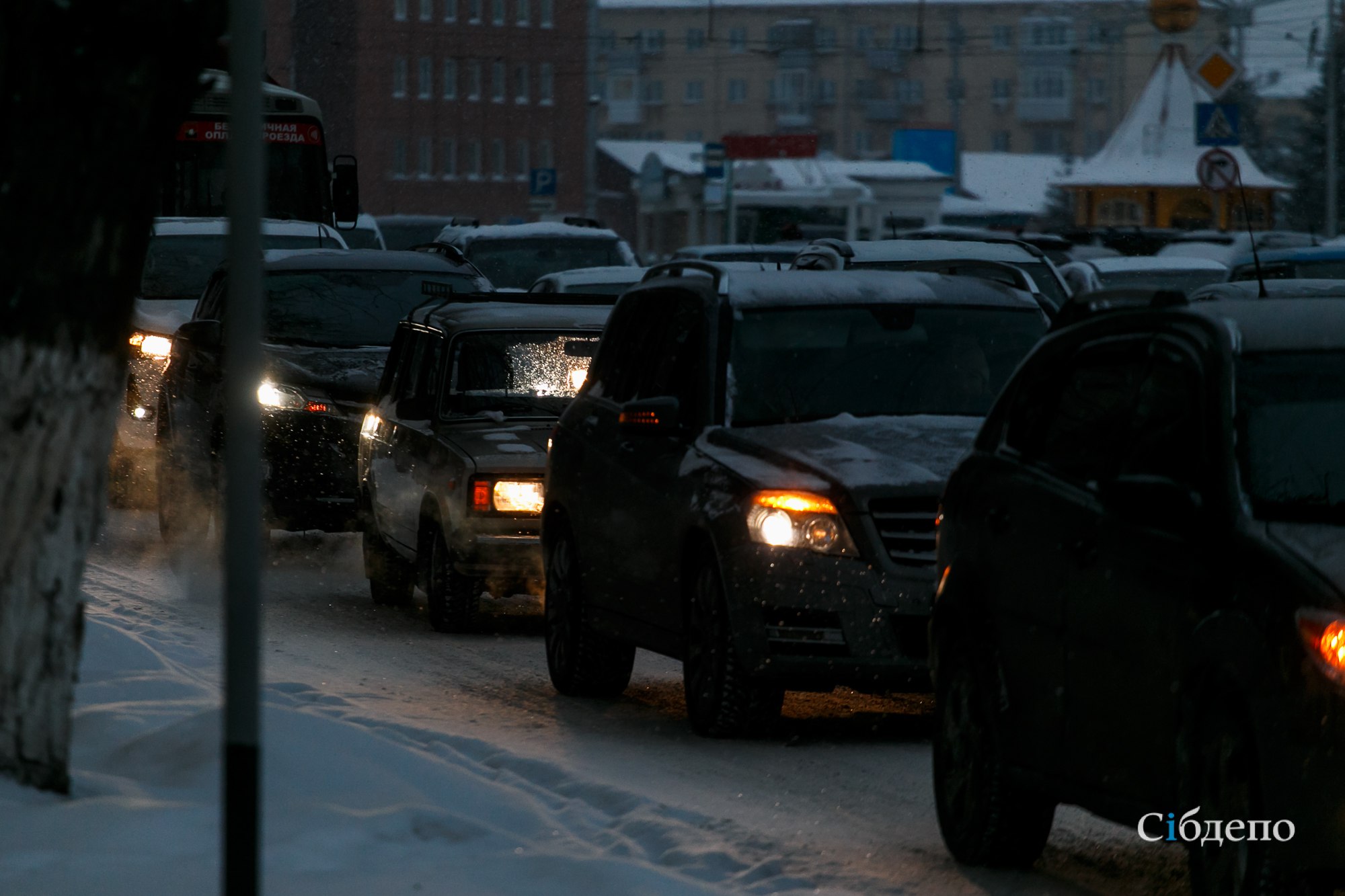 Пробки снова остановили движение в Кемерове