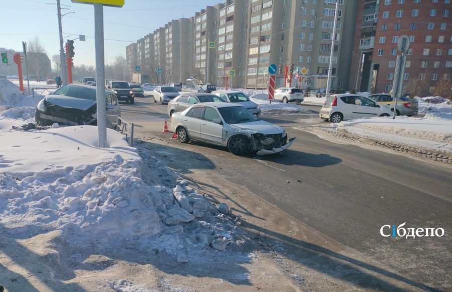 Жёсткое ДТП в Кемерове: две девушки на иномарках не поделили дорогу