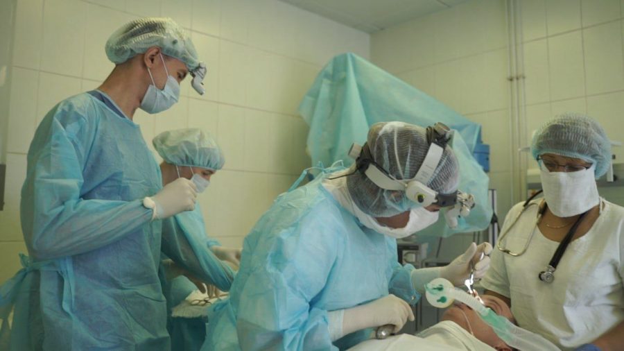 Кузбасские доктора удалили ребенку опухоль размером с яйцо