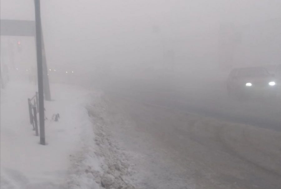 Автомобилистам Кемерова посоветовали брать тёплые вещи в период смога