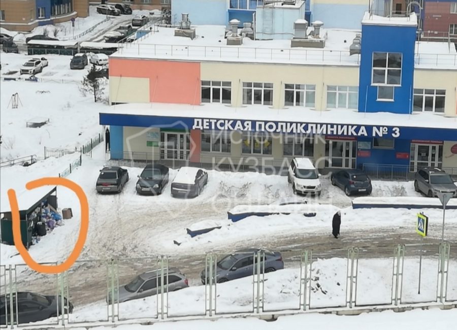 Возле поликлиники в Кемерове появилось отвратительное зрелище