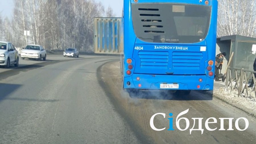 В Новокузнецке по улицам разъезжал необычный грохочущий автобус