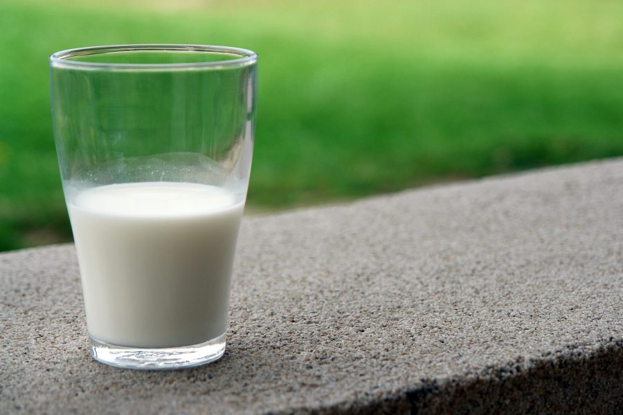 Кузбассовцы нашли на рынке молоко с бесконечным сроком годности