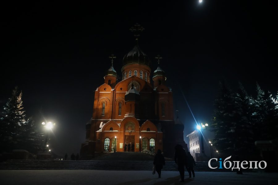 «Появляются трещины»: в епархии рассказали о ремонте Знаменского собора в Кемерове