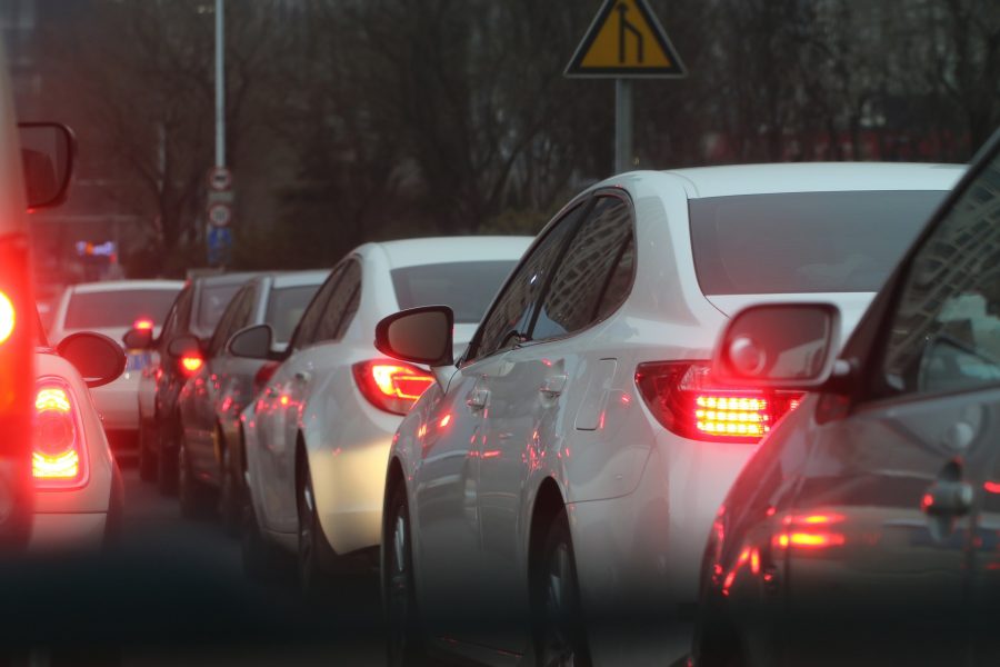 Власти рассказали, как объехать вечные пробки на въезде в Кемерово