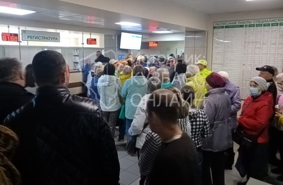 «У кого длиннее?»: жителям Кузбасса показали, какими огромными бывают очереди в больницах
