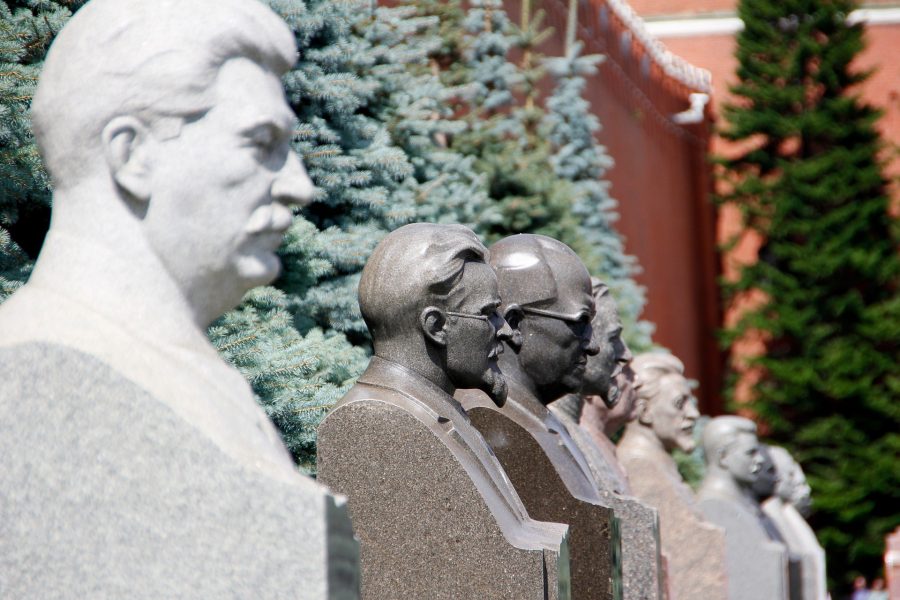 Модный Сталин: жители Кузбасса пугающе обрадовались появлению памятника Вождю народов