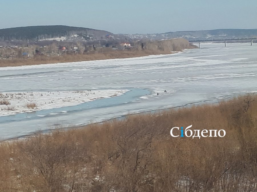 Винтер кемерово. Федоровка Кемерово зимой. Рыбаки на тонком льду.