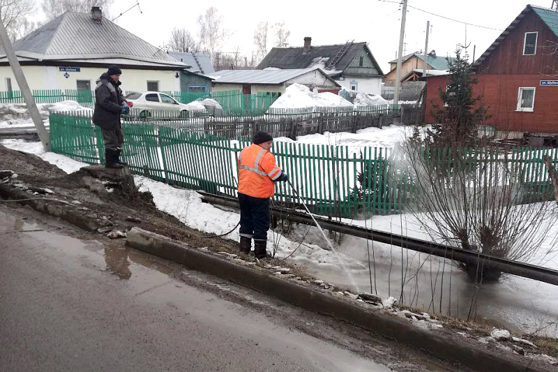 В Кемерове река затопила улицы в частном секторе