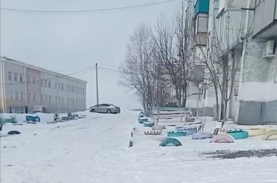 Соцсети: в Новокузнецком районе провалилась земля и образовалась огромная яма