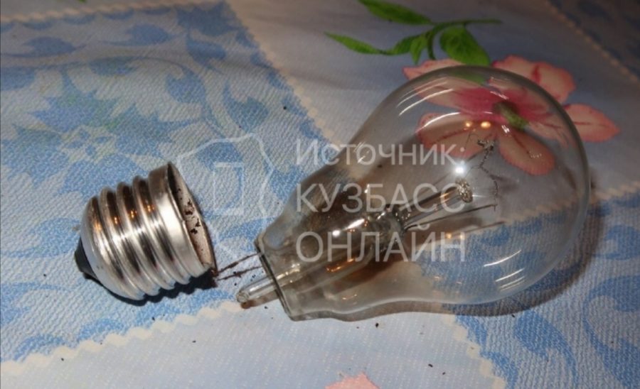 В Новокузнецке  у жительницы происходит странное с лампочками
