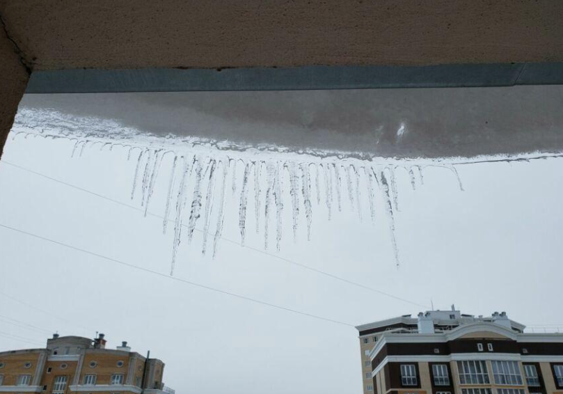 В Кузбассе нашли десятки нарушений в очистке кровель от снега