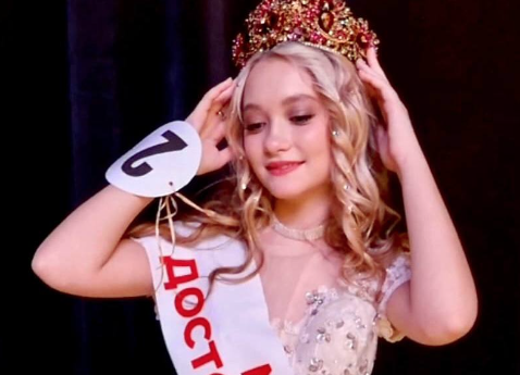 Юную школьницу из Кузбасса за красоту назвали «Достоянием России»