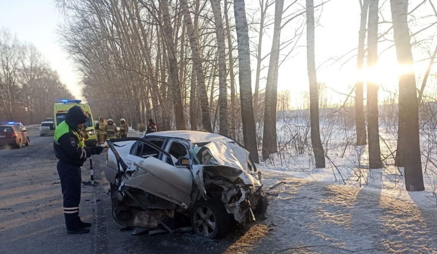 Жесткое столкновение трех машин со смертельным исходом произошло в Кемерове