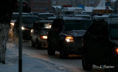 В Кемерове вновь осложняется передвижение на дорогах