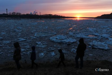 Река в Кемерове начала уничтожать дома местных жителей