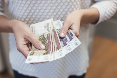 В Кузбассе сотрудница банка украла у клиентов 2,4 миллиона