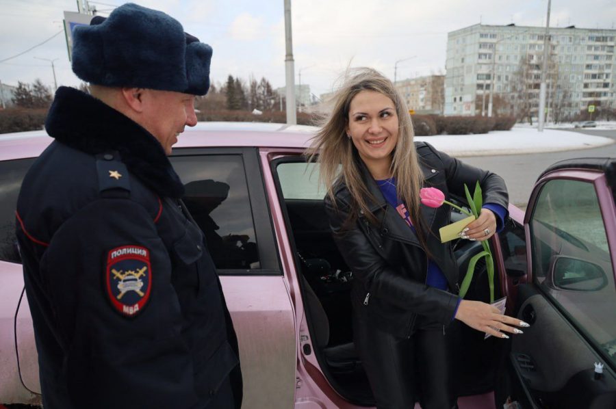 Полицейские мило обошлись с автолюбительницами в Кемерове