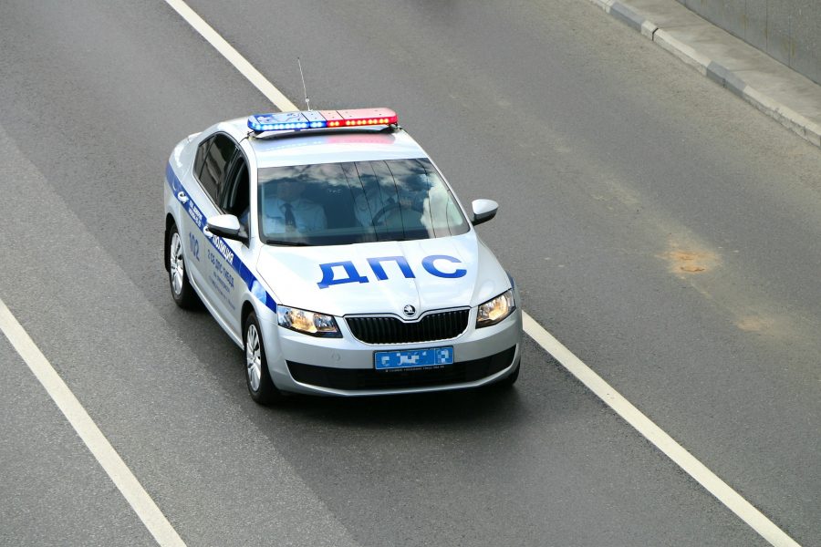 В Кемерове работник автомойки угнал машину клиента и устроил форсаж с полицией