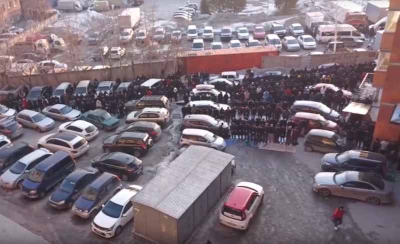 В Сибири прихожане оказались заблокированы возле мечети