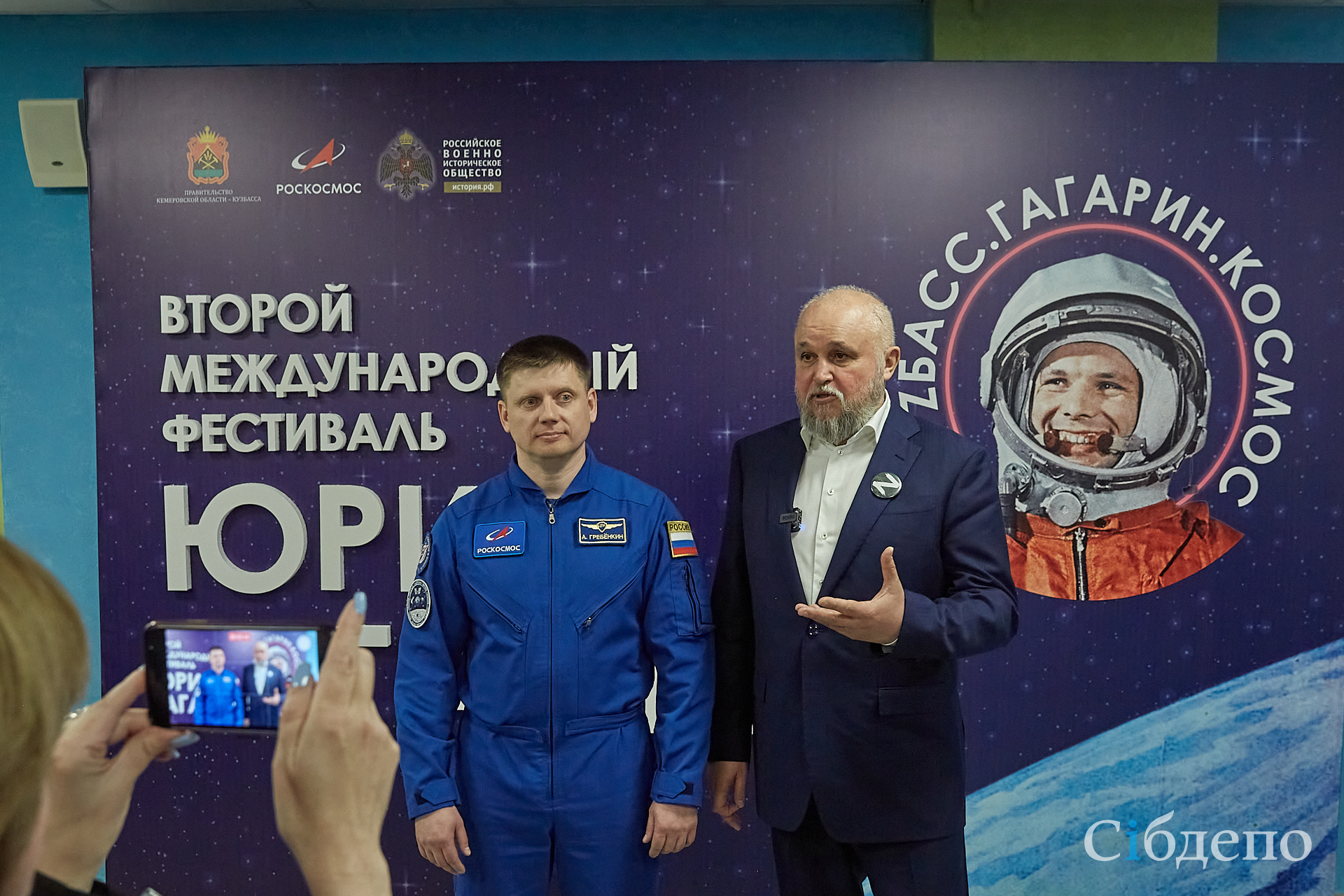 Какие космонавты сейчас в космосе 2024 год. Космонавт в космосе. Космонавтика России. Первые космонавты России.