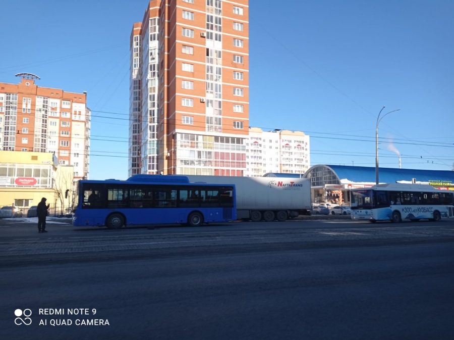 Есть пострадавшие: в Кемерове столкнулись два пассажирских автобуса