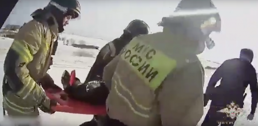 В Кузбассе полицейские спасли из оврага ребёнка с раненой ногой