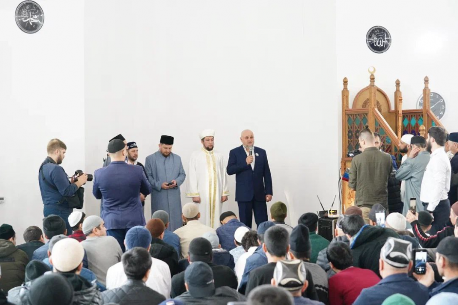 Губернатор Кузбасса посетил мечеть и поздравил мусульман со священным праздником
