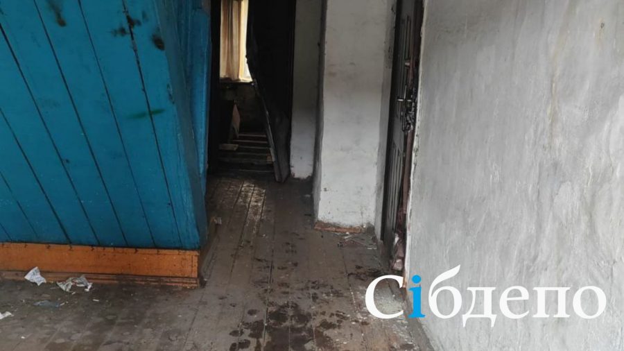 Семья живёт в жутких условиях: в Кузбассе не могут полностью расселить аварийный дом