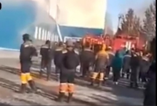 В Кузбассе загорелось здание разреза