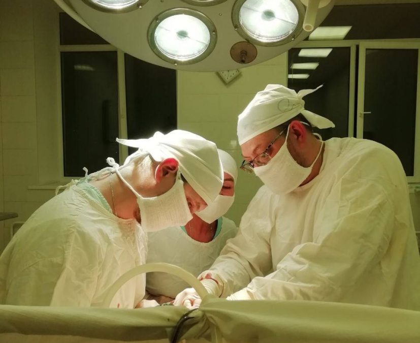 В Кузбассе хирурги спасли жизнь женщине с редкой патологией