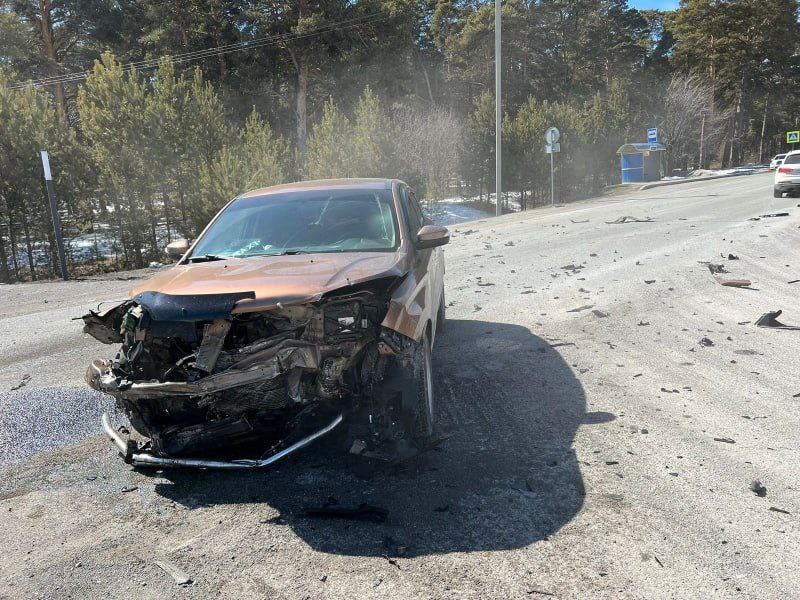 Жесткое ДТП: в Кузбассе двое водителей не поделили дорогу