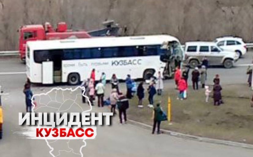 Жёсткое ДТП с рейсовым автобусом произошло в Кемерове