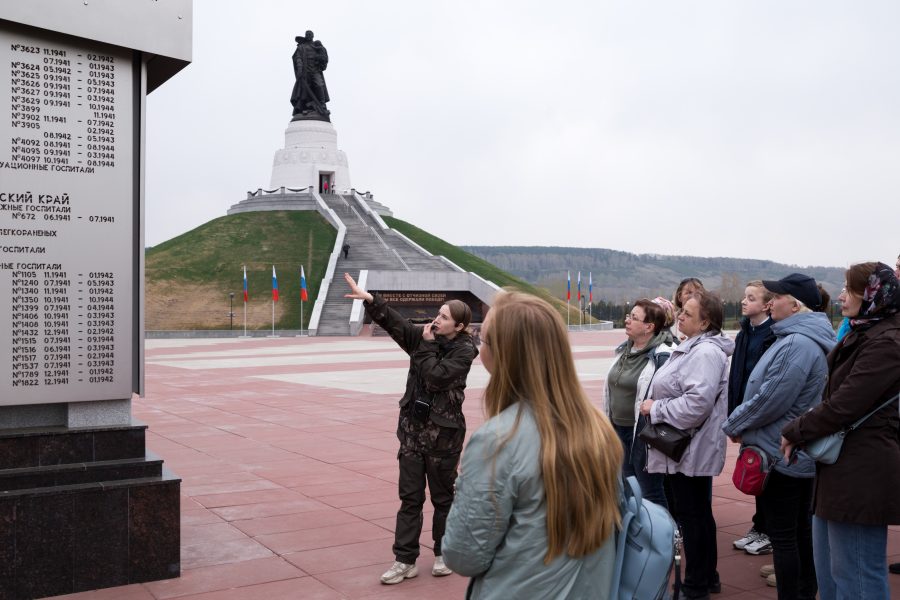 История в деталях: как прошла первая идентичная экскурсия к монументу Воину-освободителю