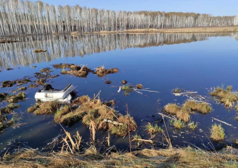 В Сибири пятеро человек утонули после ДТП
