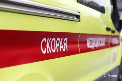 Очевидцы: ребенка достали из-под грузовика с помощью домкрата после аварии в Кузбассе