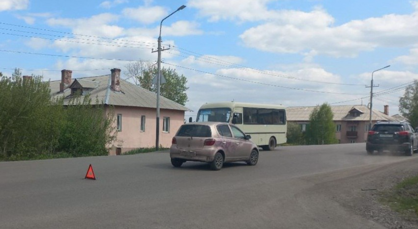 В Кузбассе машина сбила маленького ребенка: в произошедшем обвинили мать мальчика
