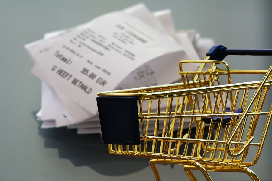«Проверяйте чеки»: в популярном гипермаркете Кемерова быстро и резко меняются цены
