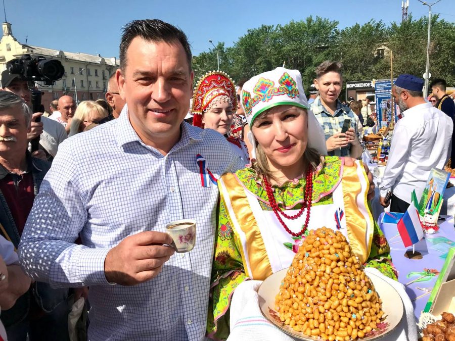 Праздник для желудка: в крупном городе Кузбасса горожан угощают вкусностями разных народов