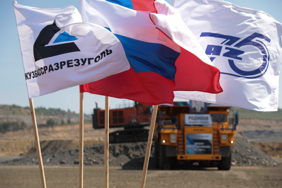 В Кузбассе четыре новых БЕЛАЗа «Кузбассразрезугля» назвали именами легендарных горняков