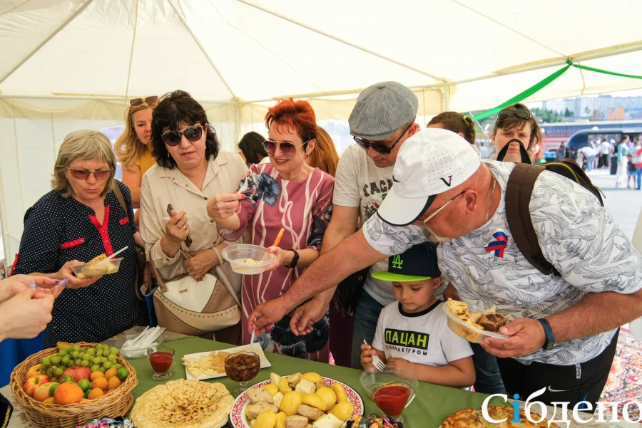 Вкусная еда, колоритность атмосферы и музыка: идеальный праздник в честь Дня города прошел в Кемерове