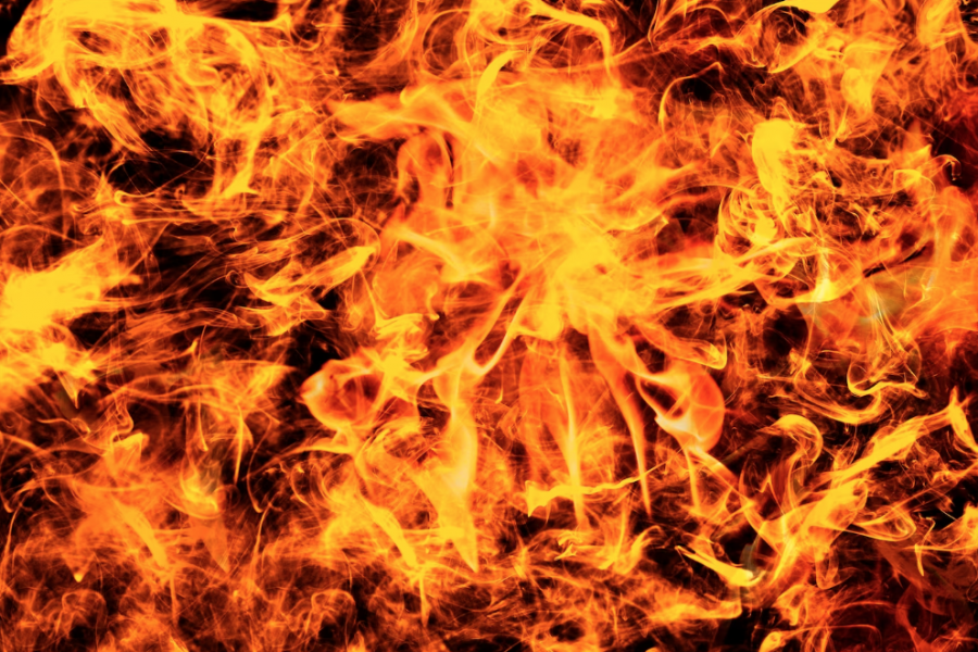 Соцсети: ярким пламенем изнутри загорелся автобус с пассажирами в Кузбассе